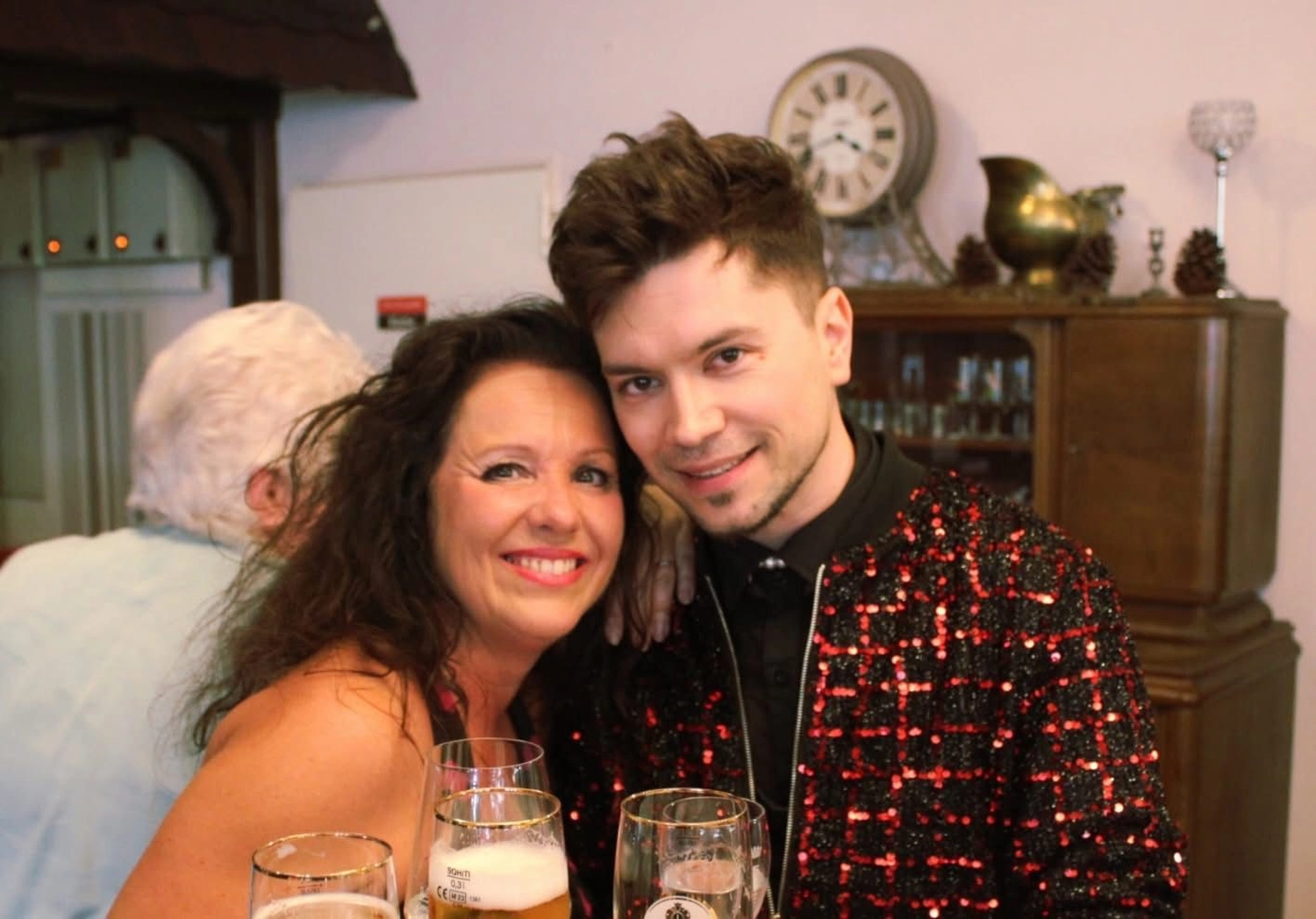 Jordan Hanson - Sänger - 2 Personen